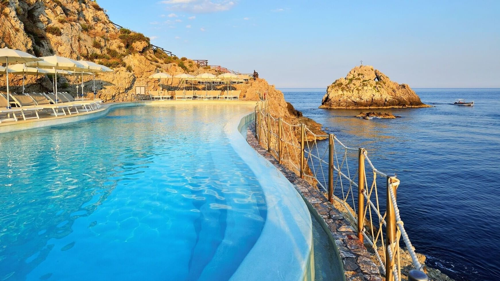 Hotel with outdoor pool Capotaormina